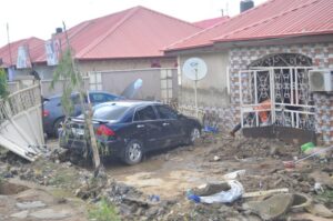 Image of a building and cars affected by the flood