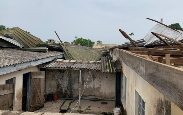 A powerful rainstorm early Friday morning wreaked havoc at the Plateau State Specialists Hospital in Jos, leaving doctors and other health officials stranded.