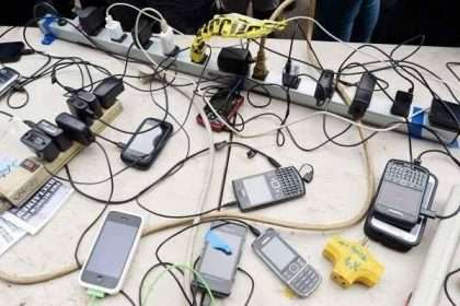 Phone charging vendors in Gombe State, popularly known as ‘Masu chajin wire,’ are cashing in on a prolonged power outage affecting much of northern Nigeria, with some areas enduring nearly 120 hours of blackout.