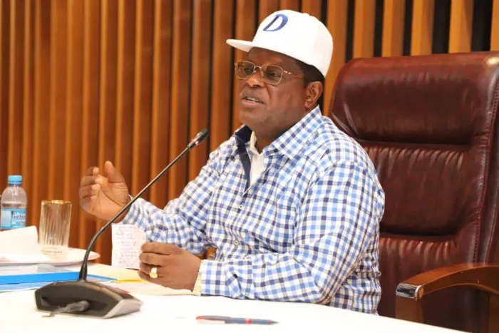 The Minister of Works, Engineer Nweze Dave Umahi, has urged cement manufacturers to lower cement prices to N7,000 immediately.